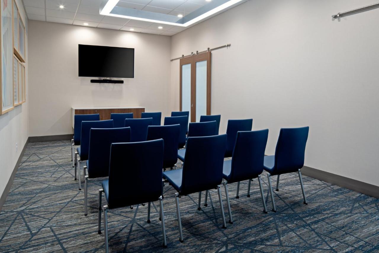 Holiday Inn Express & Suites - Hollister By Ihg Esterno foto